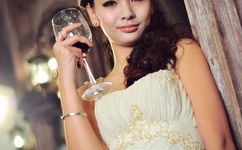 女人与公拘交酡图